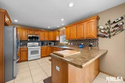 29 Dawn Ct, Eldridge, IA 52748 photo 10