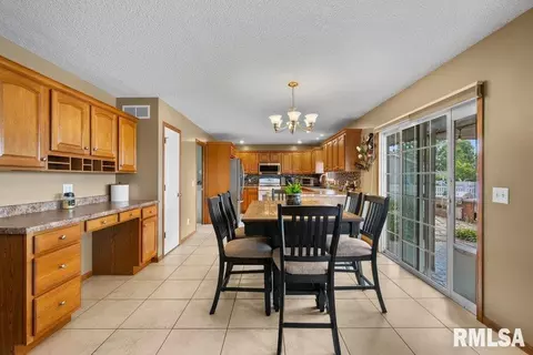 29 Dawn Ct, Eldridge, IA 52748 photo 9