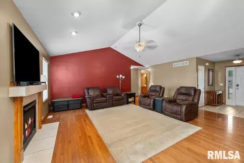 29 Dawn Ct, Eldridge, IA 52748 photo 13