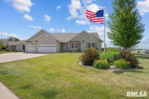 29 Dawn Ct, Eldridge, IA 52748