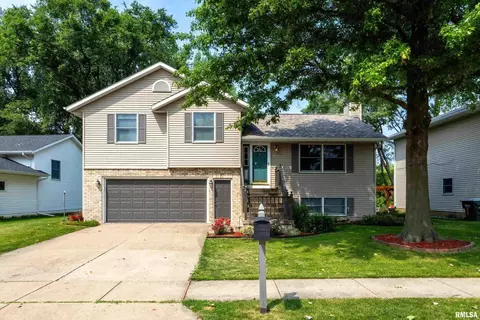 6414 Silver Creek Dr, Davenport, IA 52806