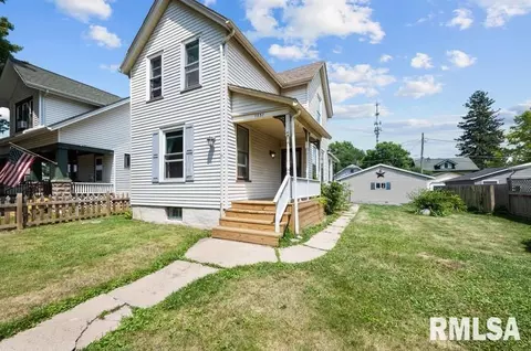 1931 N Howell St, Davenport, IA 52804