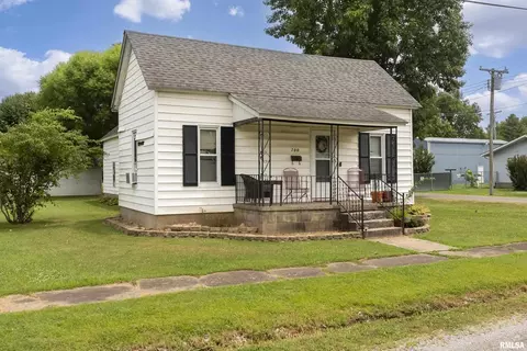 700 N 30th St, Herrin, IL 62948 photo 2