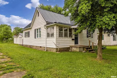 420 N 13th St, Herrin, IL 62948