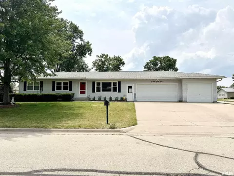 1439 Rose Hill Ave, Camanche, IA 52730