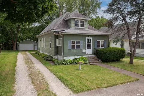 720 4th Ave, Silvis, IL 61282