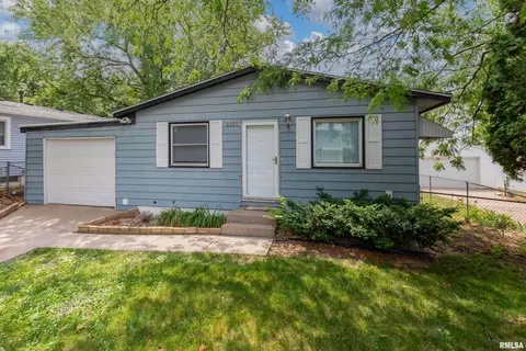 2333 W 59th St, Davenport, IA 52806
