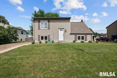 1503 Emerald Dr, Davenport, IA 52804