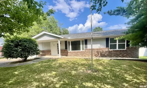 213 N Daniels St, Elmwood, IL 61529