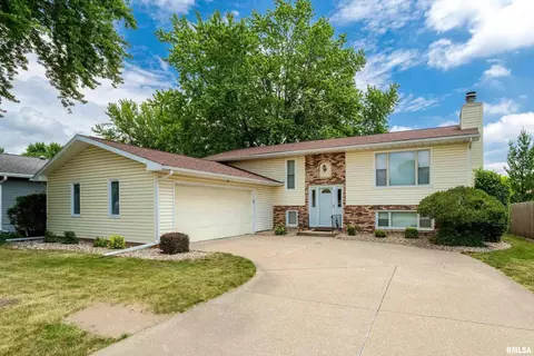 3885 N Tam-o-shanter Dr, Bettendorf, IA 52722