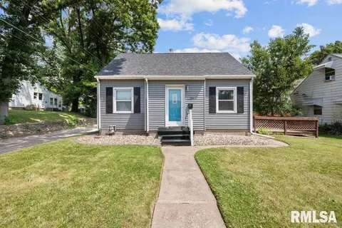 1316 W High St, Davenport, IA 52804