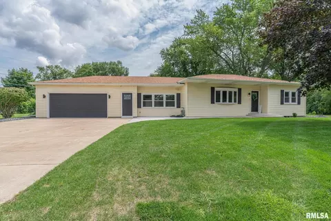 530 Forest Rd, East Moline, IL 61244
