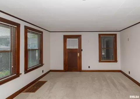 1012 54th St, Moline, IL 61265 photo 8