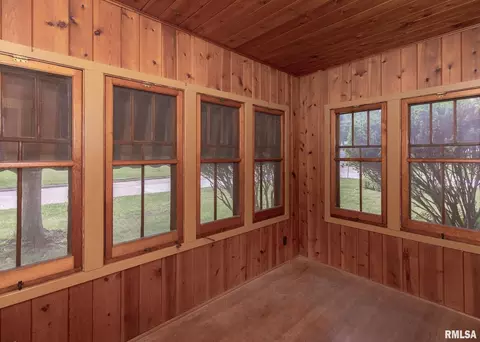 1012 54th St, Moline, IL 61265 photo 5