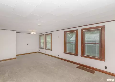 1012 54th St, Moline, IL 61265 photo 9