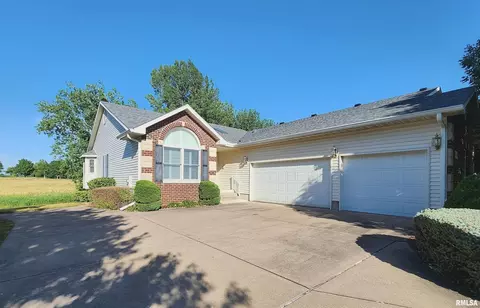 4255 E 58th St #3, Davenport, IA 52807