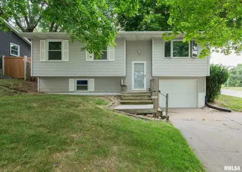 5218 Brown St, Davenport, IA 52806
