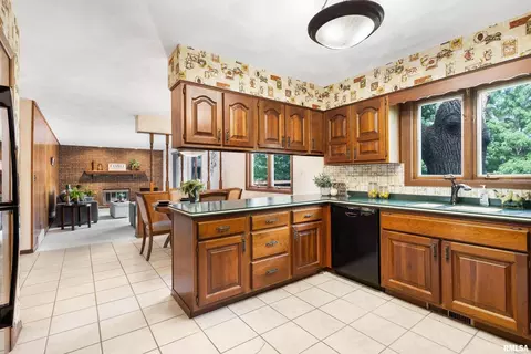 3410 8th St, Moline, IL 61265 photo 12