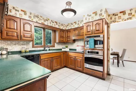 3410 8th St, Moline, IL 61265 photo 13
