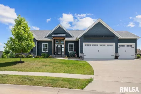 6211 Forest Rd, Davenport, IA 52807