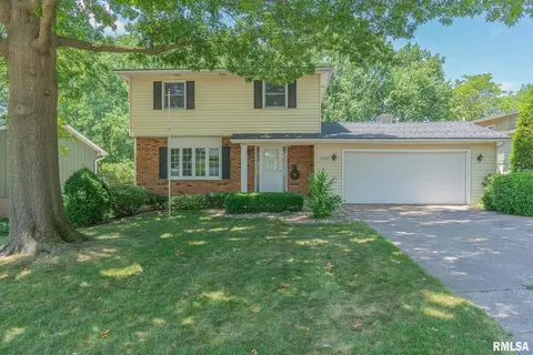4070 Keeneland Ct, Bettendorf, IA 52722