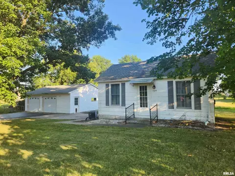 104 North St, Augusta, IL 62311