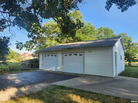 104 North St, Augusta, IL 62311 photo 2