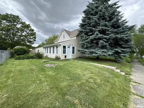 1845 2nd St, Moline, IL 61265