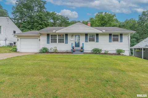 911 Cimarron Dr, Davenport, IA 52804