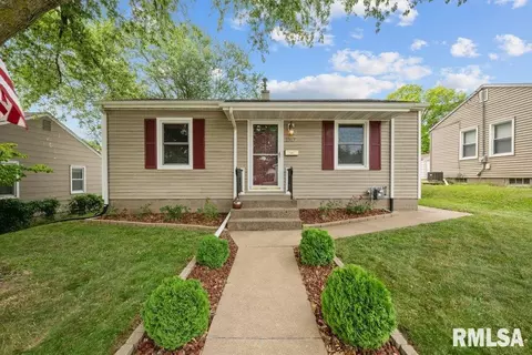 2317 Oak St, Bettendorf, IA 52722