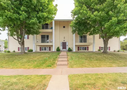 4055 31st St #003B, Bettendorf, IA 52722