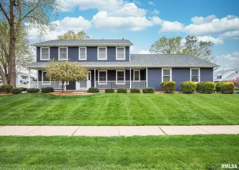 3609 Deerbrook Rd, Bettendorf, IA 52722