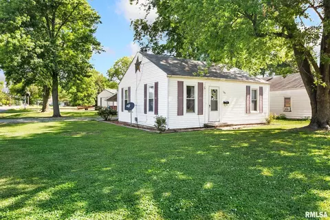 100 E Adams St, Du Quoin, IL 62832