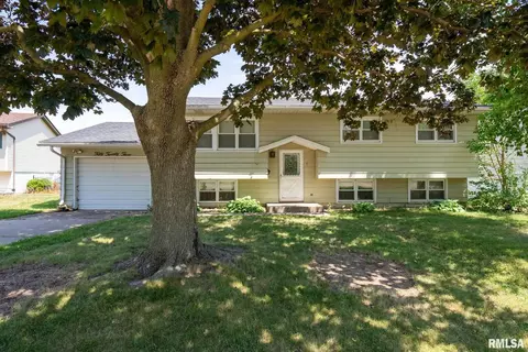 5023 Harrison St, Davenport, IA 52806
