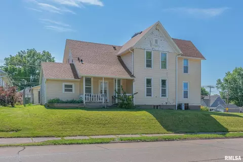 278 30th Ave N, Clinton, IA 52732