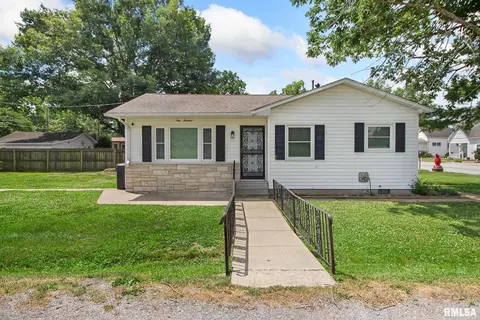 100 S 20th St, Herrin, IL 62948