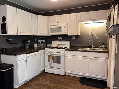 504 Summer St, Hannibal, MO 63401 photo 2