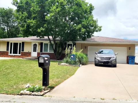 1811 N Sheridan Dr, Quincy, IL 62305