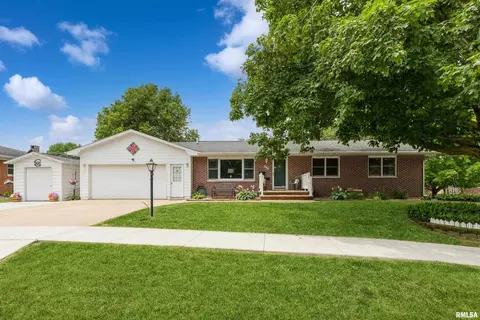 315 12th Ave, Dewitt, IA 52742