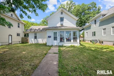2122 N Marquette St, Davenport, IA 52804