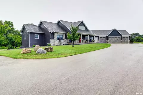 698 S 32nd St, Clinton, IA 52732