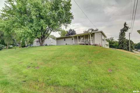 802 6th Ave, Fulton, IL 61252