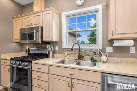 604 E Mill St, Kewanee, IL 61443 photo 9