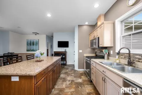 604 E Mill St, Kewanee, IL 61443 photo 8