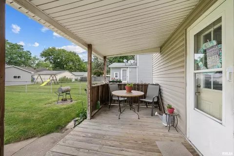1837 12th St, Moline, IL 61265 photo 17