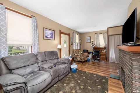 1837 12th St, Moline, IL 61265 photo 3