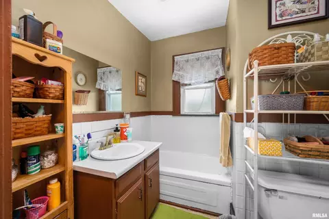 1837 12th St, Moline, IL 61265 photo 9