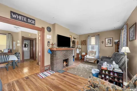 1837 12th St, Moline, IL 61265 photo 2