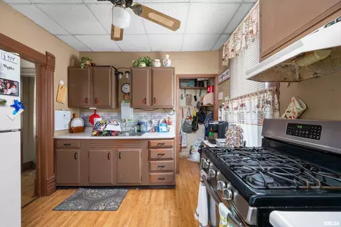 1837 12th St, Moline, IL 61265 photo 7