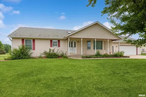 822 Springbrook Ln, Dewitt, IA 52742